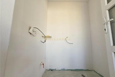 Casa individuala- 6 camere - 4 bai- 3 dressinguri-100m de autobuz - 8