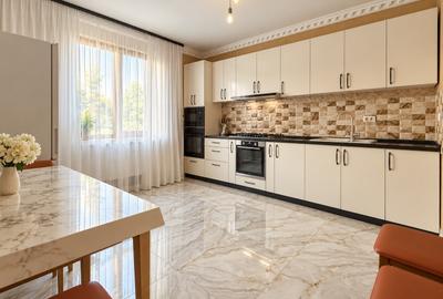 Casă P+1 cu finisaje premium și arhitectură impunătoare, la intrare în Corbu - 12