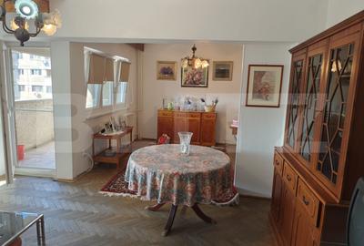 Apartament cu 4 camere decomandat, mobilat în Dacia