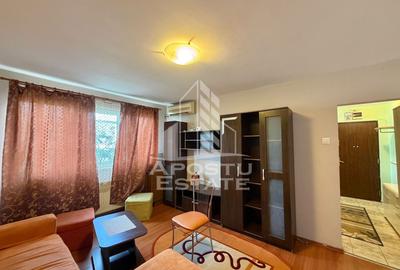 Apartament cu 3 camere semidecomandat, mobilat în Cetății