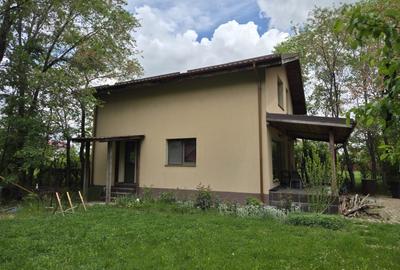 Casă individuală cu 3 camere în Bolintin-Deal