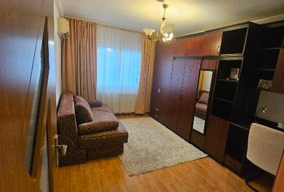Garsonieră decomandată, mobilată în Tei