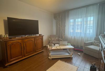 Apartament cu 3 camere decomandat, mobilat în Sebastian