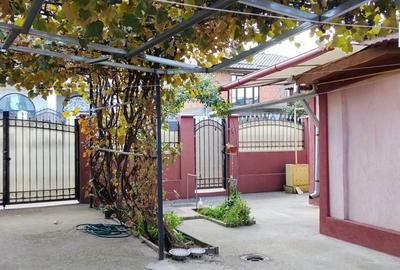 Casă individuală cu 3 camere în Rahova