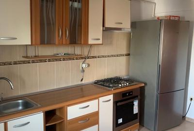 Apartament cu 2 camere decomandat, mobilat în Central
