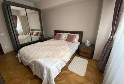 Apartament cu 3 camere decomandat în Victoriei