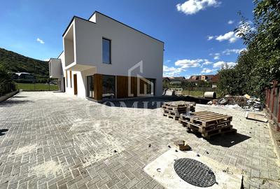 Duplex cu 4 camere în Florești