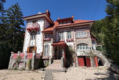 Casă cu 12 camere în Bușteni
