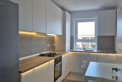 Apartament cu 2 camere decomandat în Tractorul
