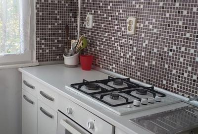 Apartament cu 2 camere semidecomandat, mobilat în Calea Galați
