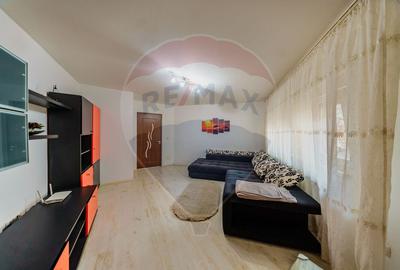 Apartament cu doua camere si loc de parcare in zona Micalaca - 2