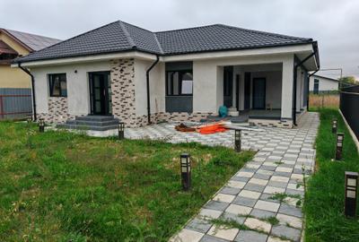 Casă cu 3 camere în Nord