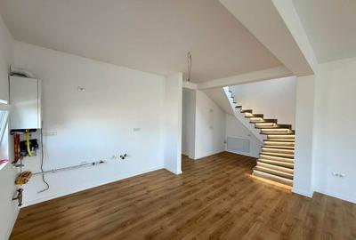 Duplex cu 5 camere în Moșnița Nouă
