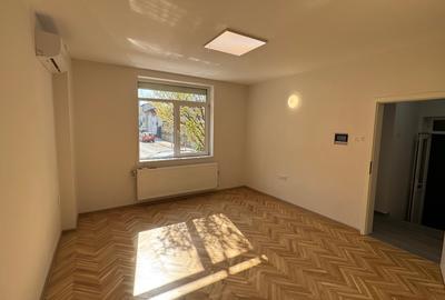 De inchiriat Imobil având 9 camere ,suprafață de 285 mp. Cantemir langa Metrou - 9