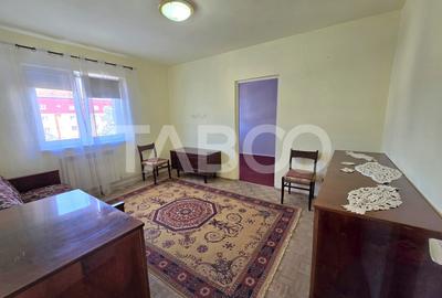 Apartament cu 2 camere nedecomandat, mobilat în Mihai Viteazul