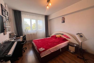Apartament cu 3 camere semidecomandat în Tătărași