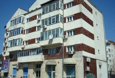 Bd.Unirii-Str.Traian-Str.Matei Basarab-Rin Hotel magazin inchiriere - 2
