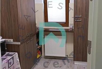 Apartament cu 3 camere decomandat în Astra