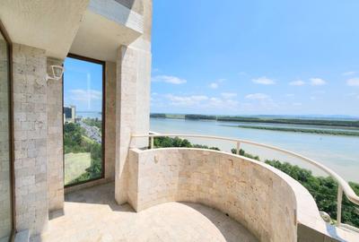 Apartament cu 3 camere decomandat în Faleză