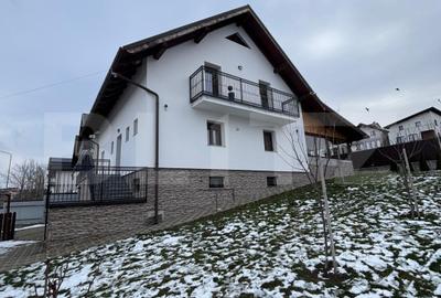 Casă individuală cu 5 camere în Ipotești