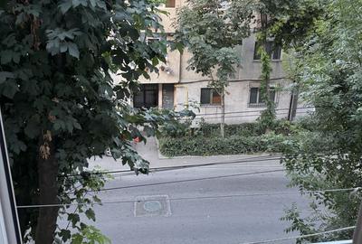 Apartament 2 camere, decomandat ,etaj 2,langa scoala 40 - 4
