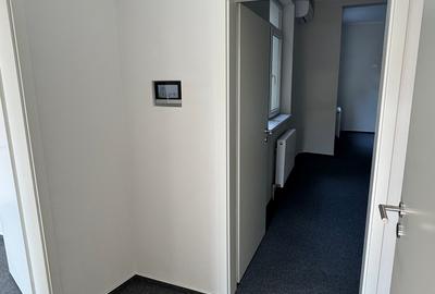 De inchiriat Imobil având 9 camere ,suprafață de 285 mp. Cantemir langa Metrou - 20