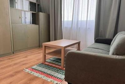 Apartament cu 3 camere semidecomandat în Tineretului