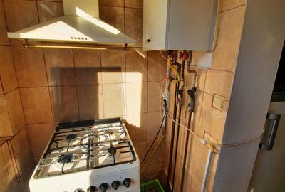 2 camere decomandat, zona Dacia, etaj 3/4 - 4