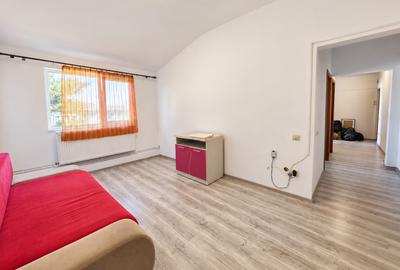 Apartament cu 3 camere semidecomandat în Km 4-5