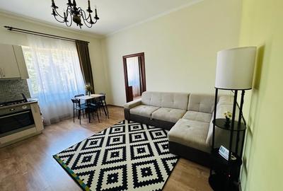 Apartament cu 2 camere semidecomandat, mobilat în UTA
