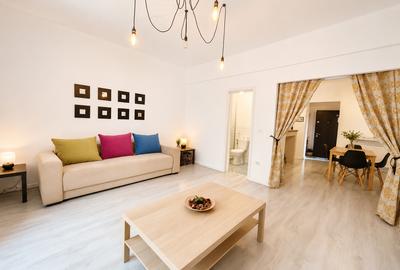 Apartament cu 3 camere semidecomandat, mobilat în Calea Victoriei