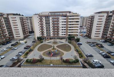 Apartament cu 2 camere decomandat, mobilat în Tractorul