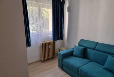 Apartament cu 3 camere semidecomandat în Câmpia Libertății