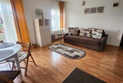 Apartament cu 3 camere semidecomandat, mobilat în Florești