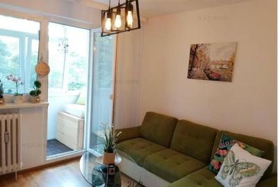 Apartament cu 2 camere decomandat, mobilat în Tei