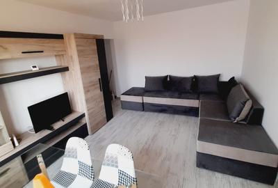 Apartament cu 3 camere semidecomandat în Tomis Nord
