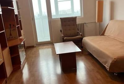 Apartament cu 3 camere decomandat, mobilat în Tei