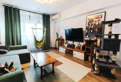 Apartament cu 4 camere decomandat în Central