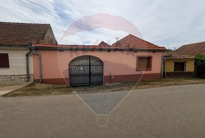 Casă individuală cu 4 camere în Romos