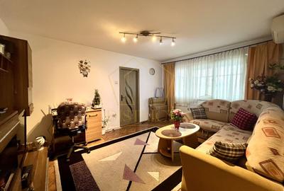 Apartament cu 3 camere semidecomandat, mobilat în Spitalul Județean
