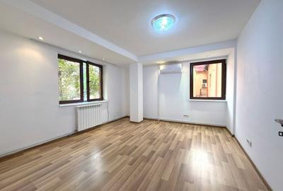 Casă individuală cu 5 camere în Banu Manta