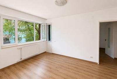 Apartament cu 3 camere decomandat în Crângași