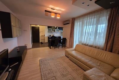 Apartament cu 3 camere semidecomandat în Titan