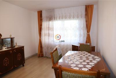 Luminos si spatios! Apartament 3 camere, decomandat, in Sacele- Brasov - 2