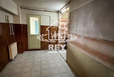 Apartament 4 camere decomandate 4 balcoane etaj 1 Str. Bâlea/Sibiu - 11