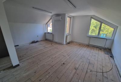 Spațiu comercial, de 27.00 mp, în Cetate