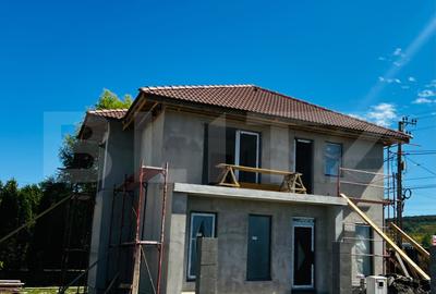 Casă individuală cu 4 camere în Livezeni