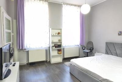 Apartament central, 2 camere, centrala gaz. 390 E/lună. Comision 0 - 6