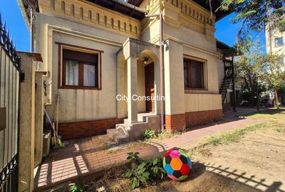 Vanzare  vila zona Mantuleasa - 1