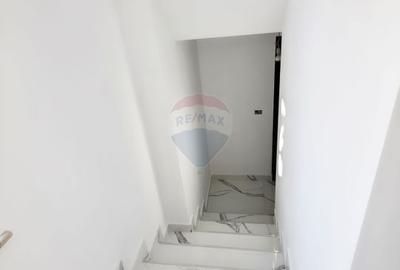 Apartament cu 5 camere de vânzare în zona Precista - 13
